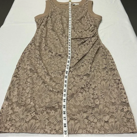 Calvin Klein Sleeveless Sheath Dress Size 14 Ruched Stretch Floral Lace Taupe - Picture 12 of 14